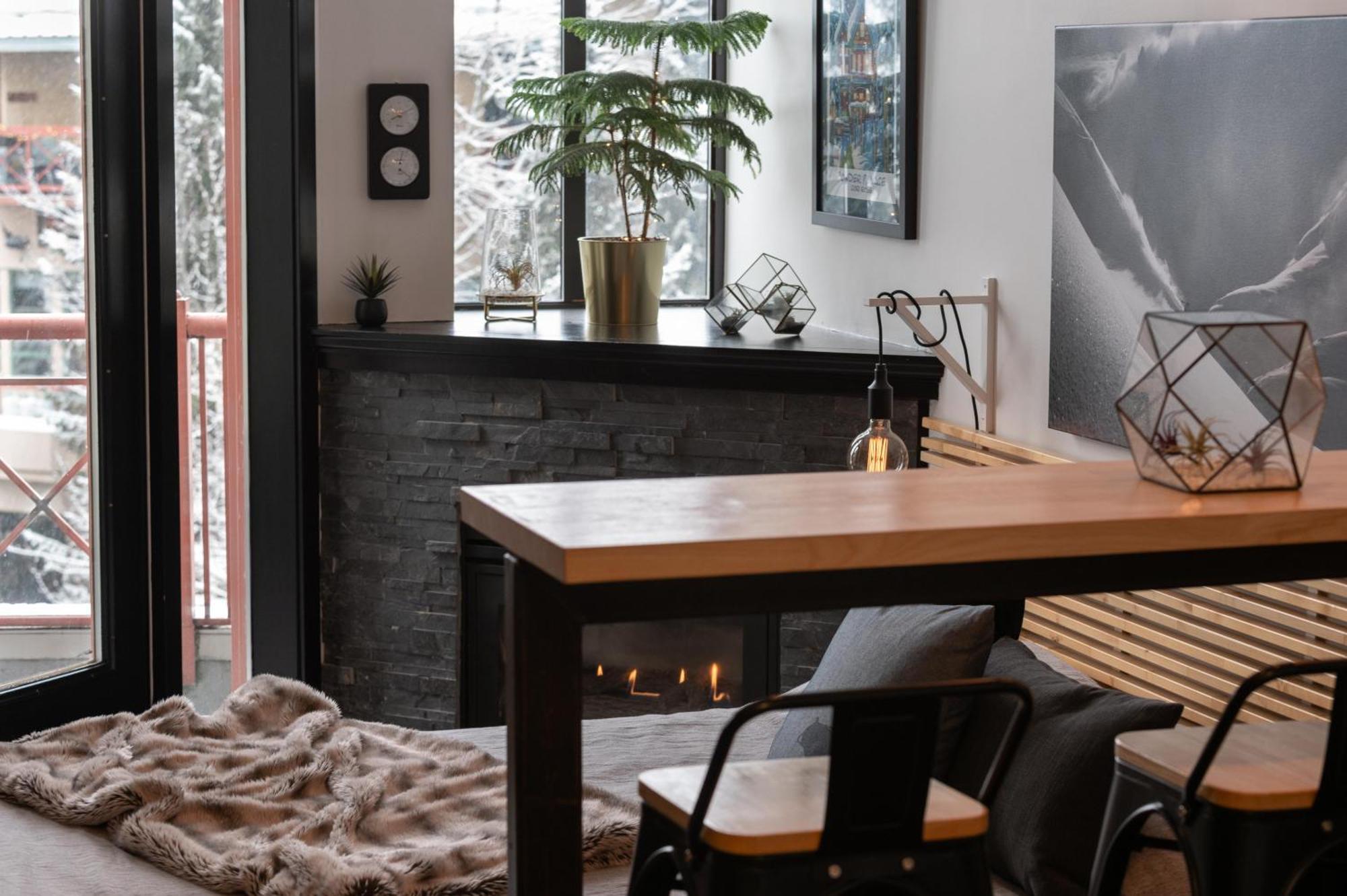 Alpenglow Lodge Queen Boho Studio By Mva Whistler Exterior foto