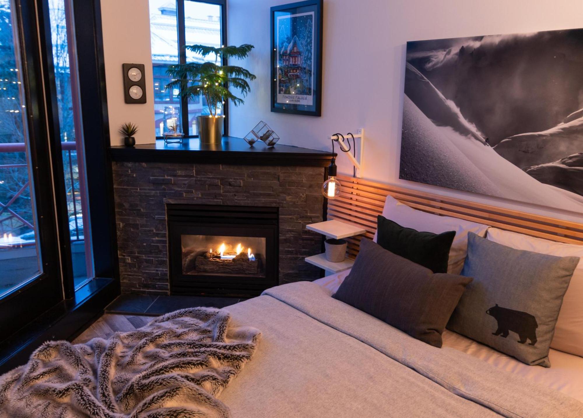 Alpenglow Lodge Queen Boho Studio By Mva Whistler Exterior foto